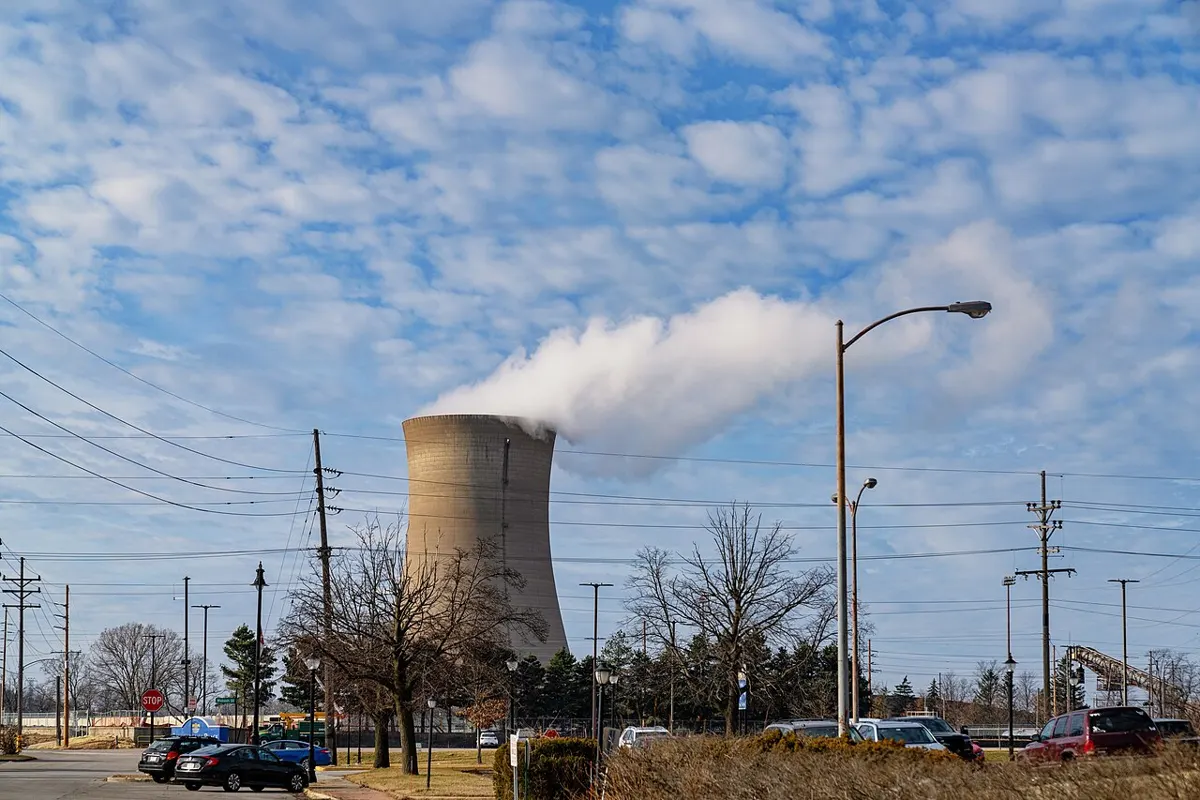 Hyperboloid cooling tower at the Michigan City Generating Station, Indiana